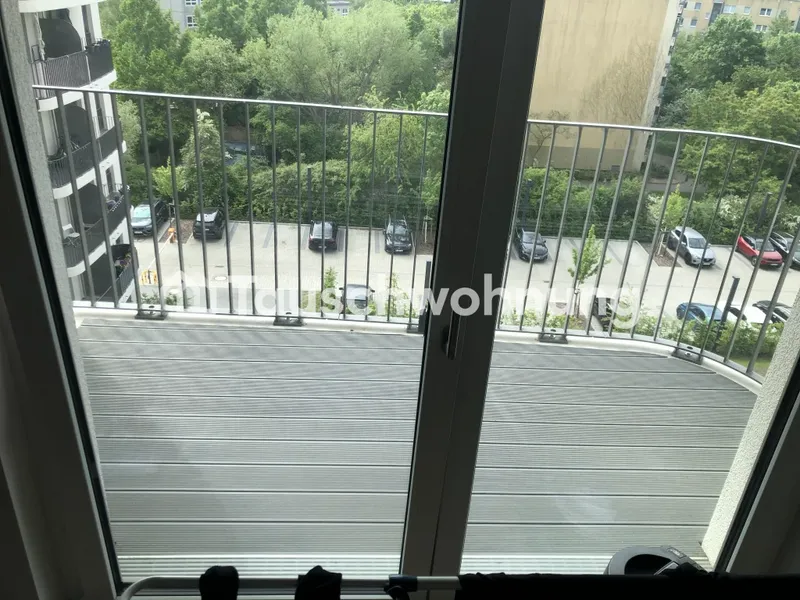 Tauschwohnung: WBS , U5 Hellersdorf, Balkon mit Sonne, 5.Etage LANDESEIGENE — photo 1